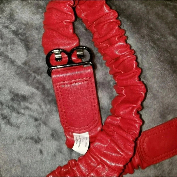 Red stretch‎ metal clasp belt M/L - Picture 3 of 3